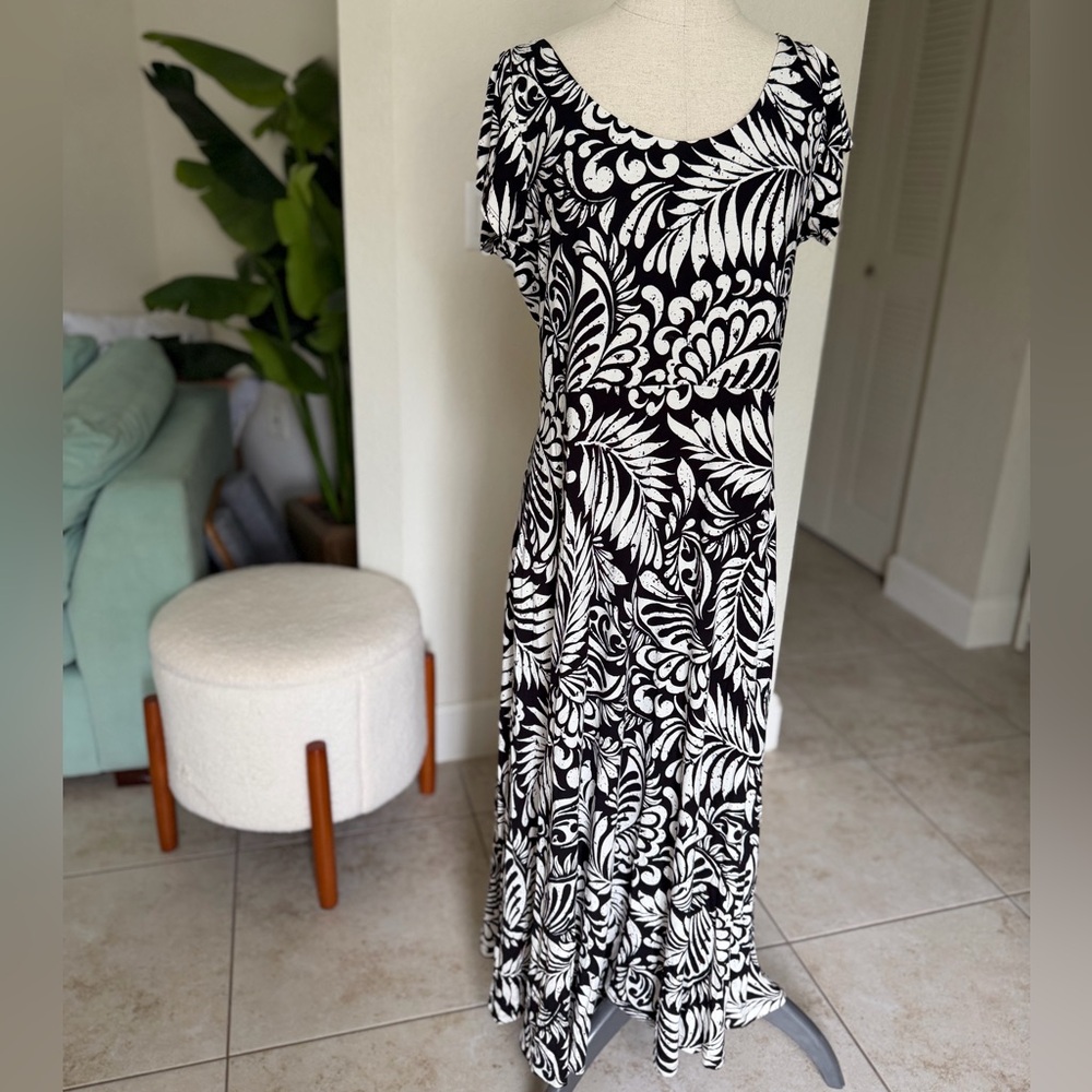 LOFT Black and White Leaf-Print Maxi Dress